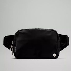 Lululemon belt bag (2L)